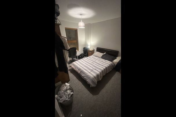 Room in a Shared Flat, Fernie Street, M4 - Photo 1