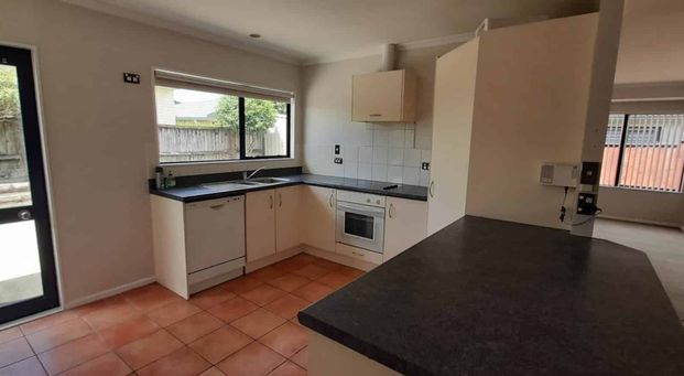 Live In The Valley - Photo 1