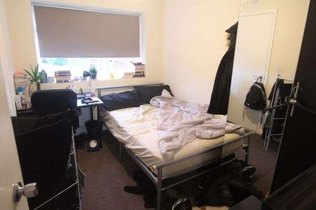 Abbotts Close, Uxbridge, UB8 - Photo 2