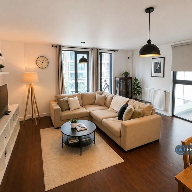 3 bedroom flat to rent - Photo 1