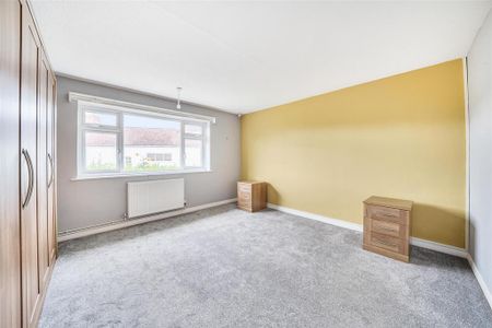 4 bedroom detached bungalow to rent - Photo 4