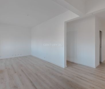 Apartamento T3 Remodelado com Vista Rio para Arrendamento em Oeiras - Photo 3