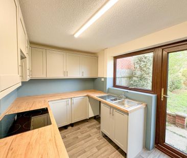 2 bedroom semi-detached house to rent - Photo 6