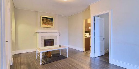 Pet Welcome Furnished 1 Bedroom @ 935 Jervis -Available October 1st - Photo 2