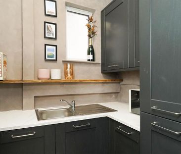 4 bedroom semi-detached house to rent - Photo 2