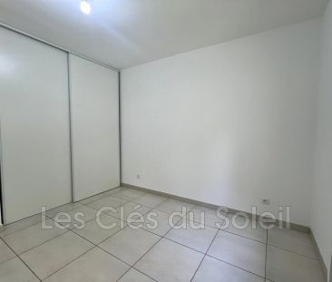 Location villa 4 chambres 111 m² Le Revest-les-Eaux - Photo 2