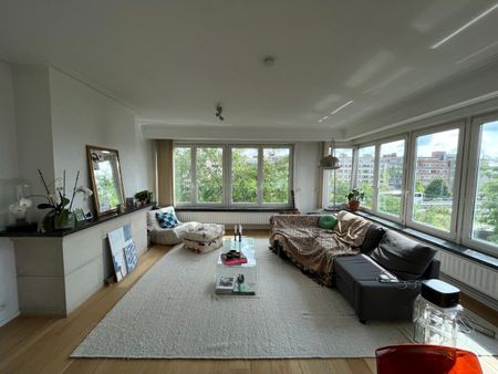 Ruim, lichtrijk appartement met garage én berging (kelder). - Photo 2