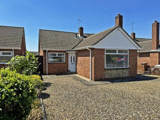 2 bedroom detached bungalow to rent - Photo 1