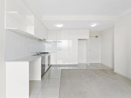 Modern & Luxurious with Privacy - Photo 3