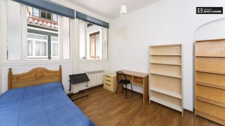 Single Bed in Rooms in nice and centrally located 9 bedroom flat, bills included - Foto 5