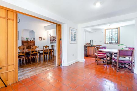 6 bedroom detached house to rent - Photo 4