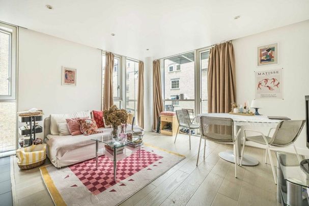 Times Square, Aldgate, E1 - Photo 1