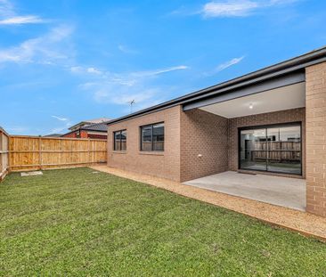 Modern Family Living in Prestigious Berwick Waters Estate!! - Photo 3