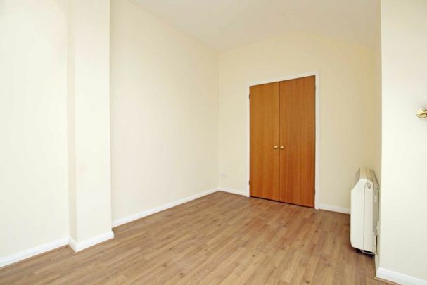 Grove Road, TW3, London - Photo 1