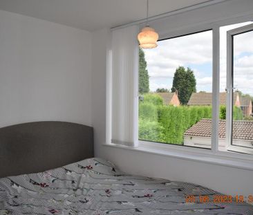 4 bedroom semi-detached house to rent - Photo 4