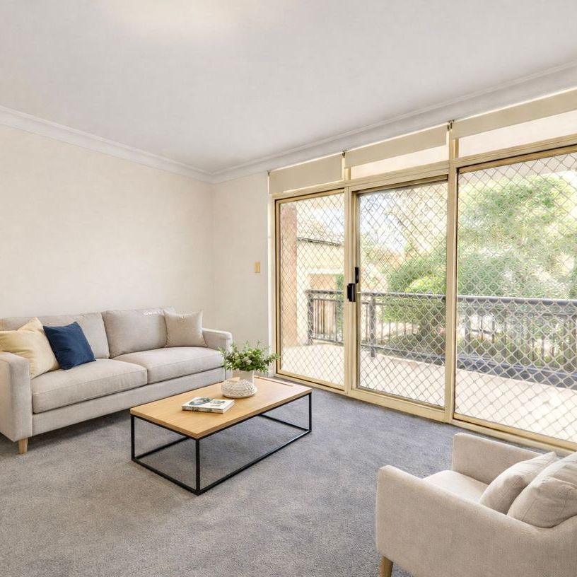 Spacious Two-Bedroom Apartment in Prime Randwick Location - Photo 1