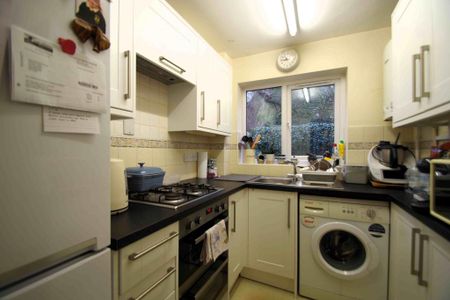 2 bedroom terraced house to rent - Photo 2