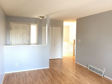 FULL PET FRIENDLY HOUSE IN HIGHLAND GREEN!!! - Photo 4