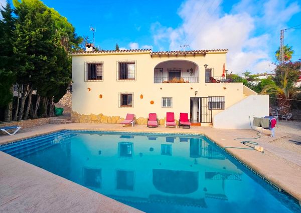 SPACIOUS VILLA FOR RENT FOR LONG TERM INCLUDING SUMMER