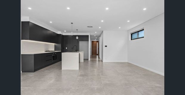 Modern 4 Bedroom Duplex - Photo 1