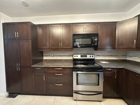 For Lease - 21 Beechbank Crescent, London South, Ontario - Photo 1