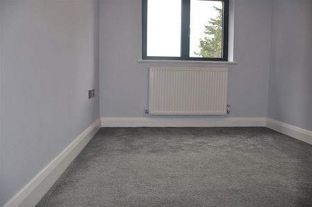 Queens Walk, Harrow, Middlesex HA1 1XS - Photo 2