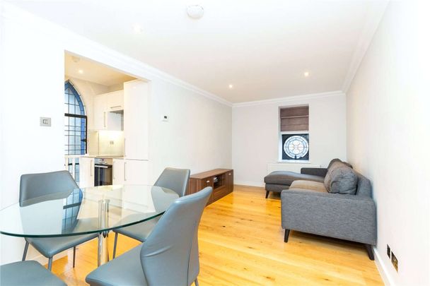 Charming two bedroom apartment set within a striking church conversion in an unbeatable Islington location. - Photo 1
