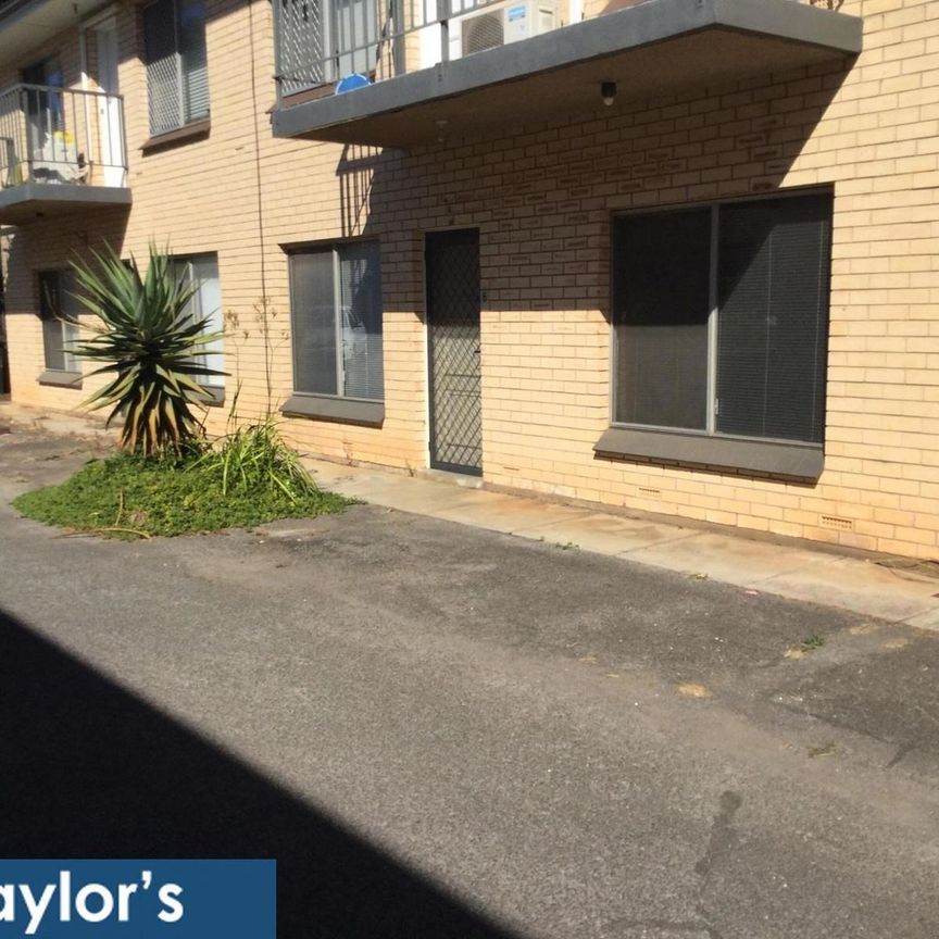 IDEAL FOR THOSE SEEKING A CLEAN, MODERN AND EASY-CARE LIFESTYLE IN A SUPERB LOCATION! - Photo 1