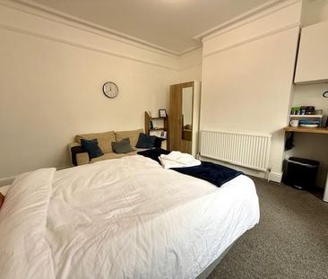 1 bedroom in a house share to rent - Photo 5