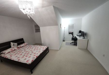 For Lease - 559 Candlestick Circle, Mississauga, Ontario - Photo 4