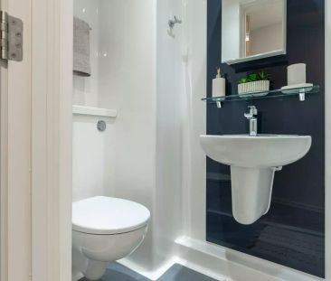 Penthouse Ensuite - Photo 5