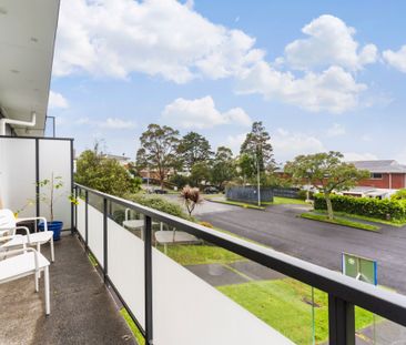 Luxurious Appointed Unit with Water Views - Photo 5