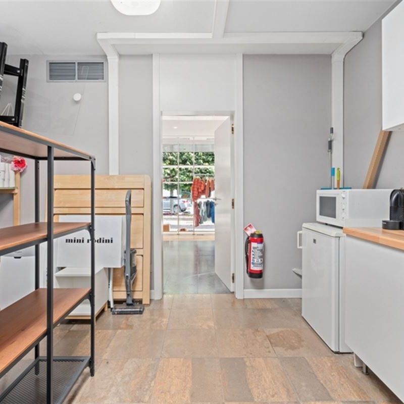 Handelspand met ruime privé parking in centrum Evergem - Photo 1