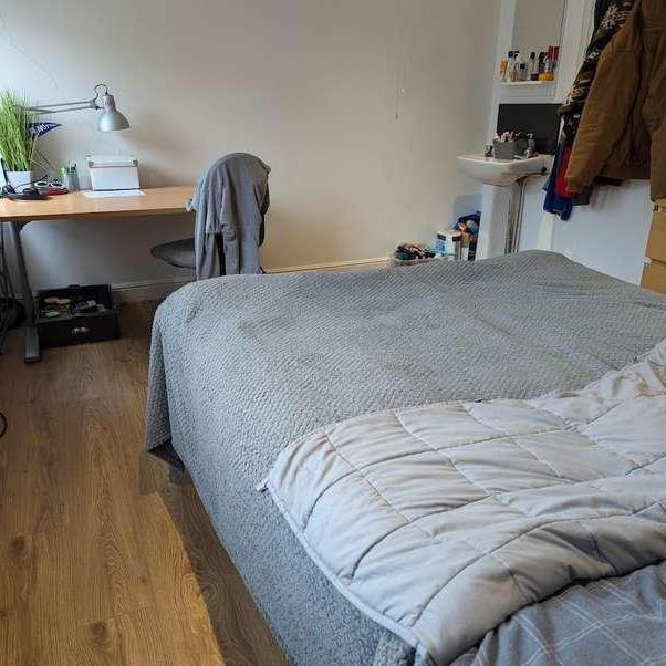 Lenton - Teversal Avenue - Bedroom Student House, NG7 - Photo 1