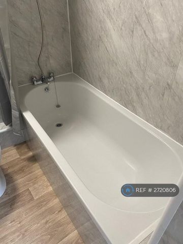 2 bedroom semi-detached house to rent - Photo 4