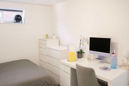 High Street // Bed Apartment // Aug, LN5 - Photo 3