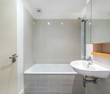 3 Bed Terraced House, Richard House Drive, E16 - Photo 4