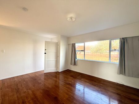 Easy Living in Papatoetoe - Photo 2