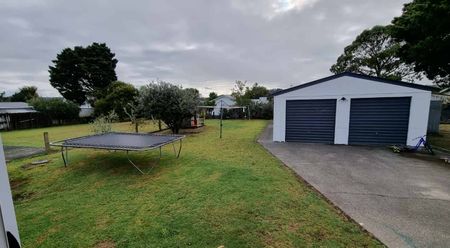 Cosy and Convenient on Meadow Park - Photo 3