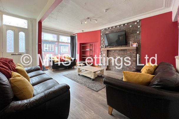 8 Bedroom Mid Terraced House for rent in Manor Drive - Photo 1