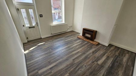 2 bedroom terraced house to rent - Photo 4