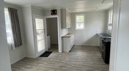 Lakeside living - Photo 3