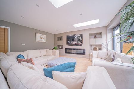 5 bedroom detached house to rent - Photo 3