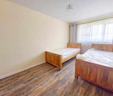 4 bedroom terraced house to rent - Photo 5