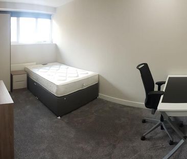 4 bedroom flat to rent - Photo 3