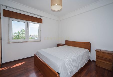 Carcavelos e Parede, Lisbon - Photo 3