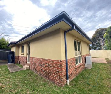 Low-Maintenance Townhouse in a Prime Essendon West Location - Photo 5