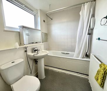 3 bedroom end of terrace house to rent - Photo 5