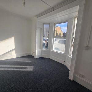 Studio Flat, Kidderminster Road, CR0 - Photo 2