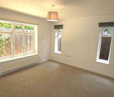 4 bedroom detached house to rent - Photo 5